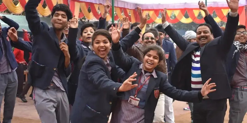 School students on a picnic at Pratapgarh Farms